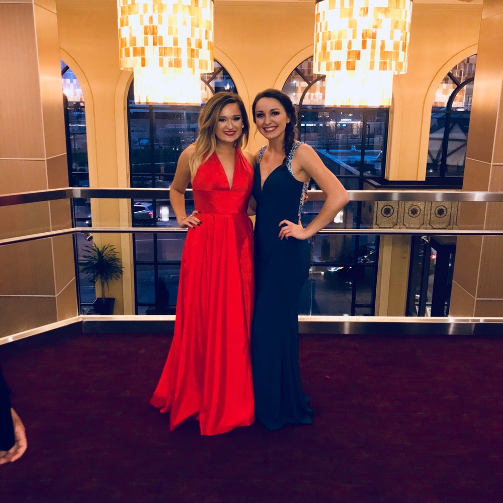 SHERRI HILL Prom Dress ❤️